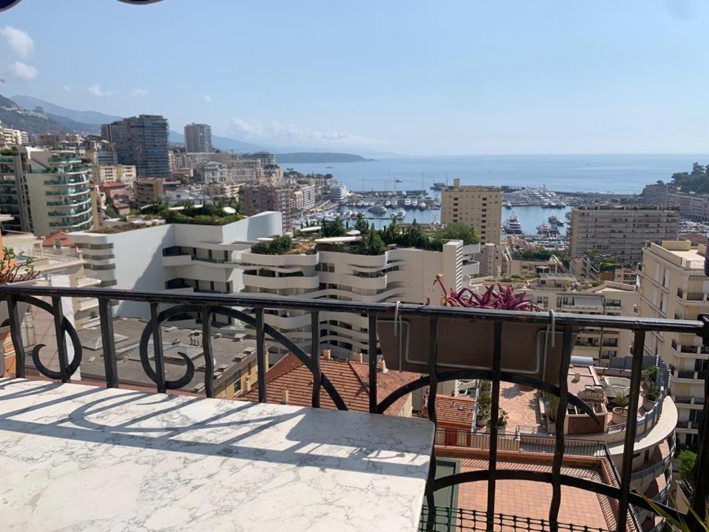 Plein Coeur De Monaco, A 300 Metres A Pied Du Port De Monaco, 4 Pieces Dans Des Escaliers Vue Mer Exceptionnelle Buitenkant foto